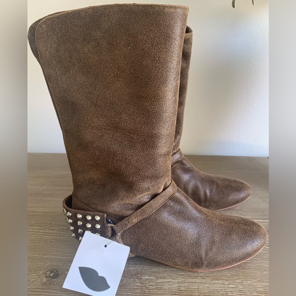 BE & D Brown Distressed Leather Boots - Picture 2 of 9